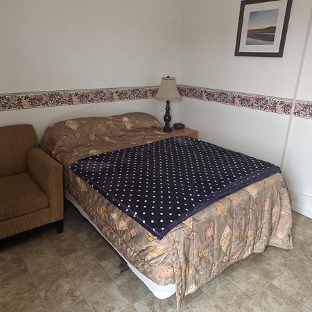 Balgonie Motel Motor Inn Pilot Butte Exteriér fotografie