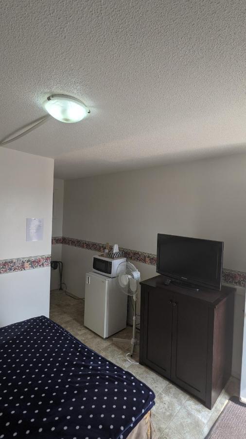 Balgonie Motel Motor Inn Pilot Butte Exteriér fotografie